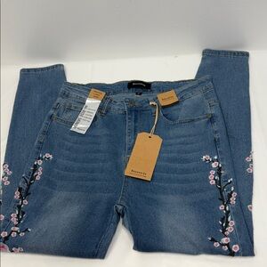NewBeyond Us women Embroidered floral Blue Jeans size-14 High Rise skinny Ankle